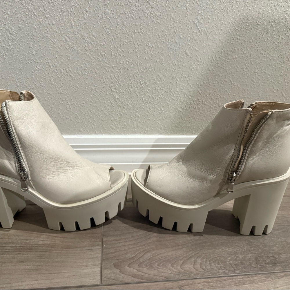 Stylish White Platform Ankle Chunky heels